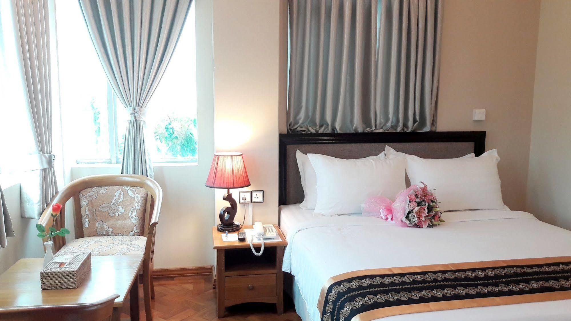 Grand Laurel Hotel Yangon Luaran gambar