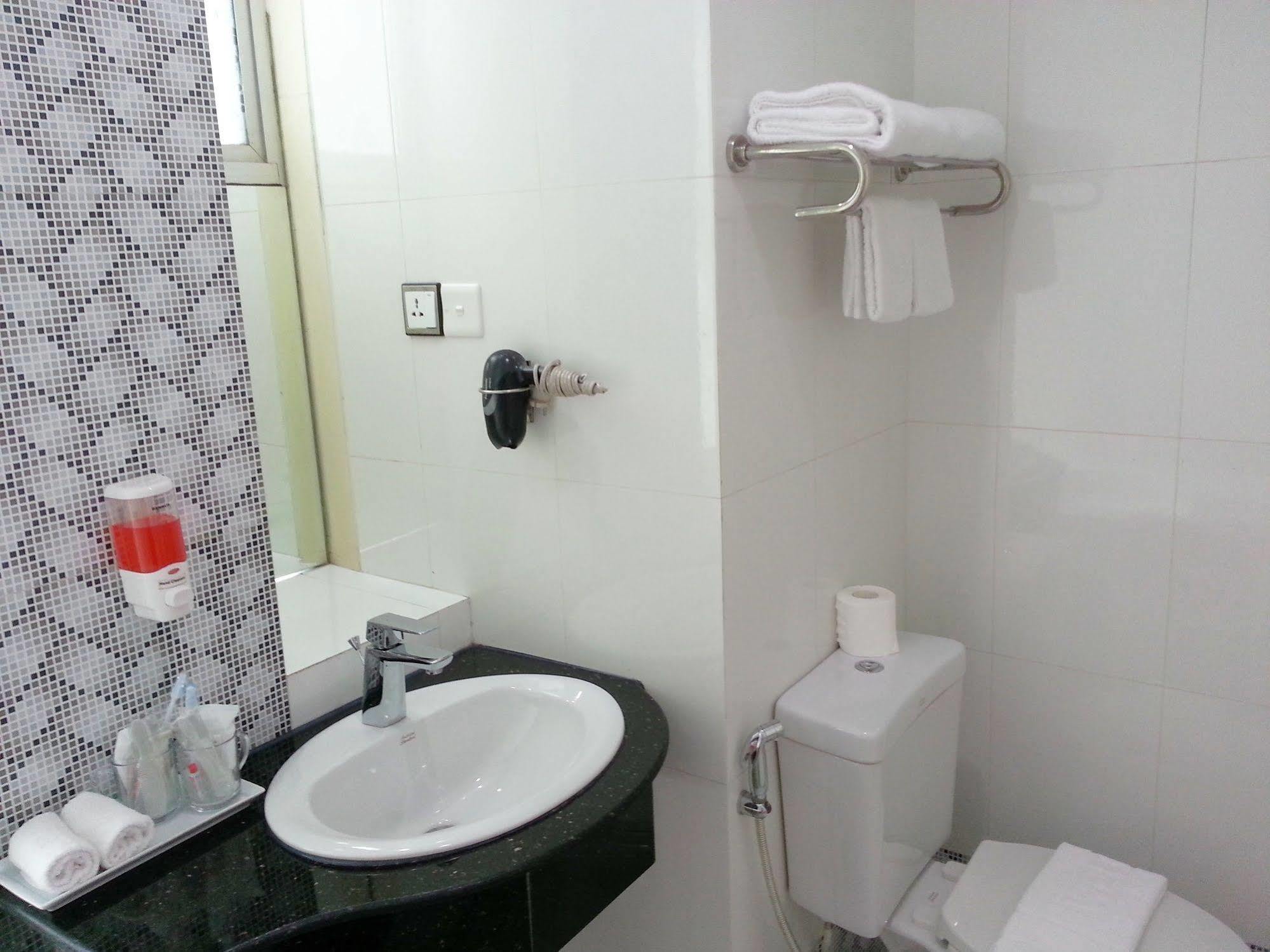 Grand Laurel Hotel Yangon Luaran gambar