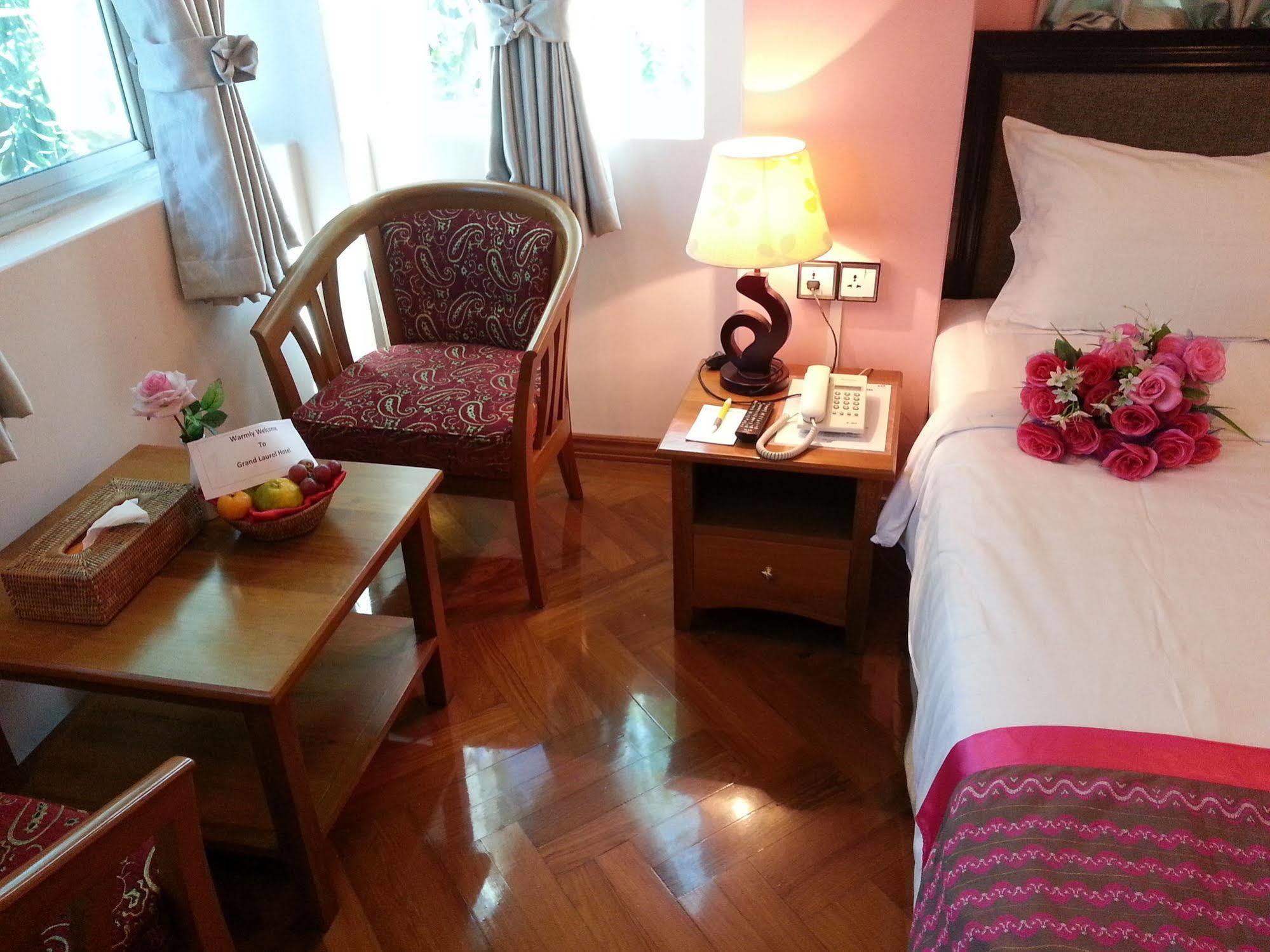 Grand Laurel Hotel Yangon Luaran gambar