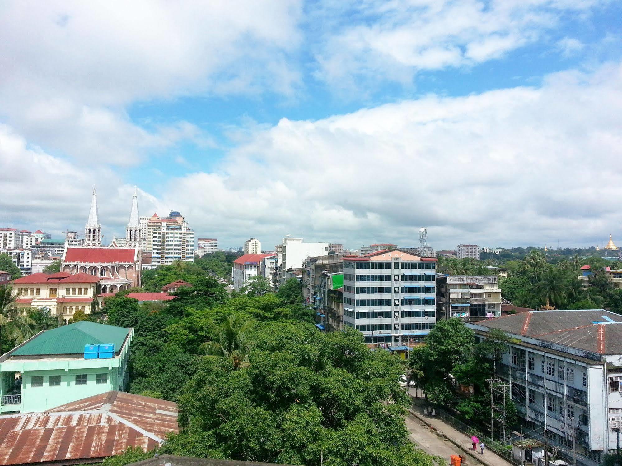 Grand Laurel Hotel Yangon Luaran gambar